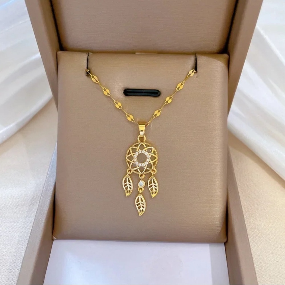 18K Gold Dream Catcher With Feathers Tassels and Diamond Accents - Picture 4 of 8
